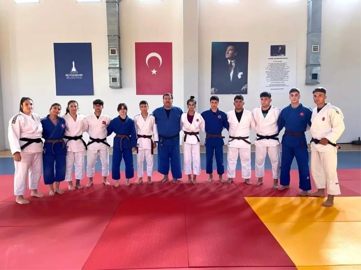 Yunusemre Belediyespor Ümitler Mix Judo Takımı İzmir\'de Kamp Yapıyor