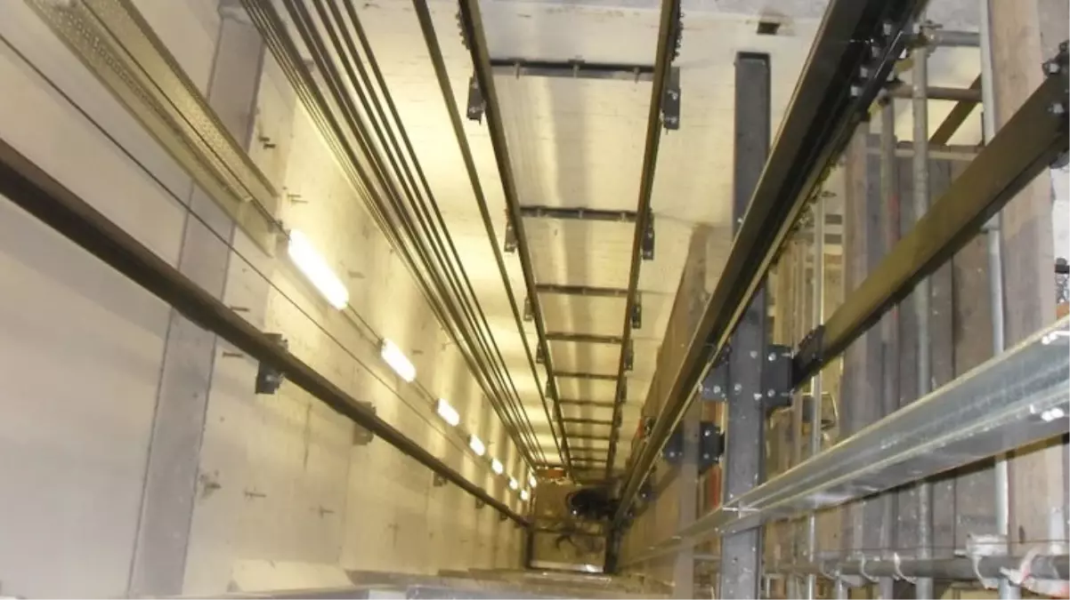 Ankara\'da 7 yaşındaki kız asansör boşluğuna düşerek hayatını kaybetti