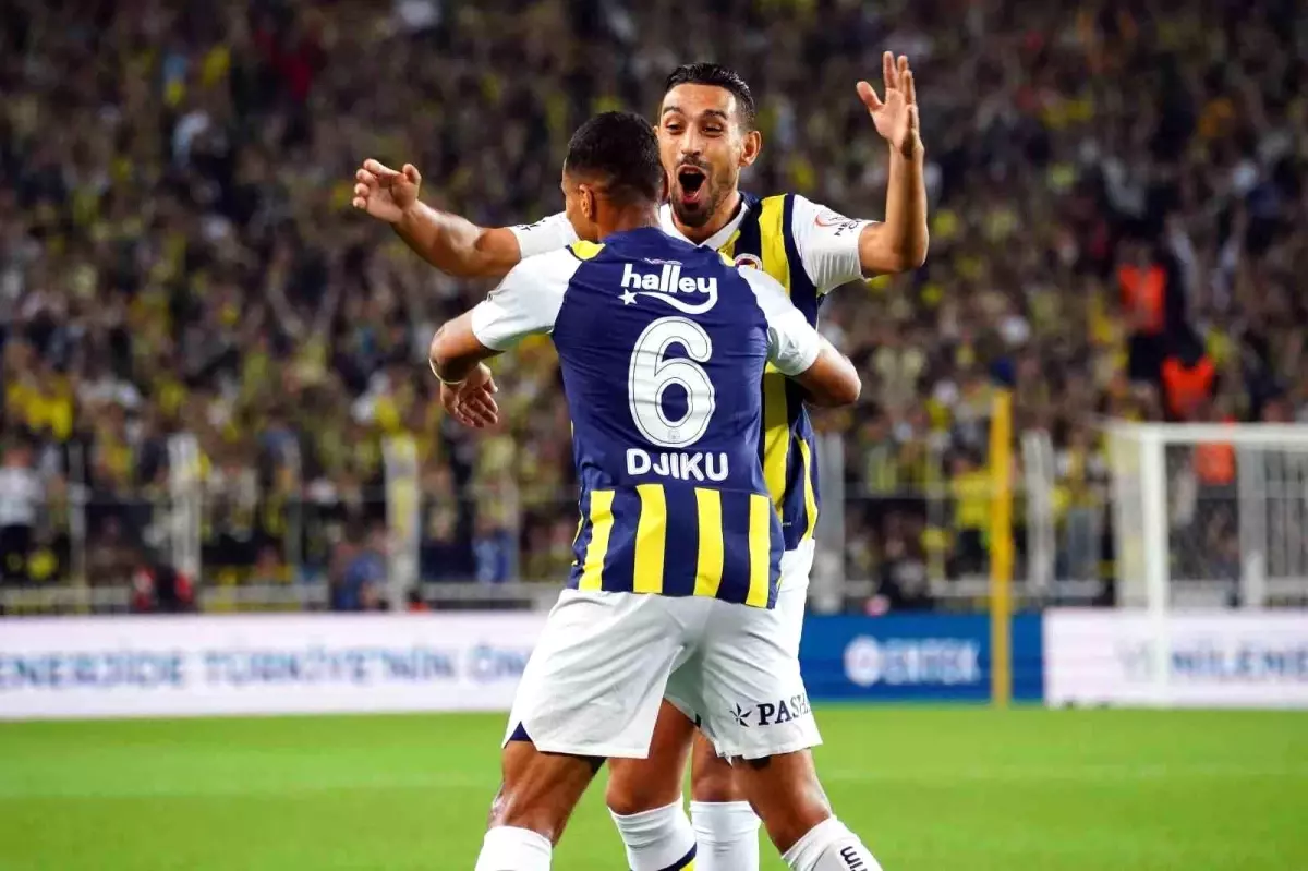 Fenerbahçe\'nin Ganalı stoperi Alexander Djiku, Başakşehir\'e gol attı