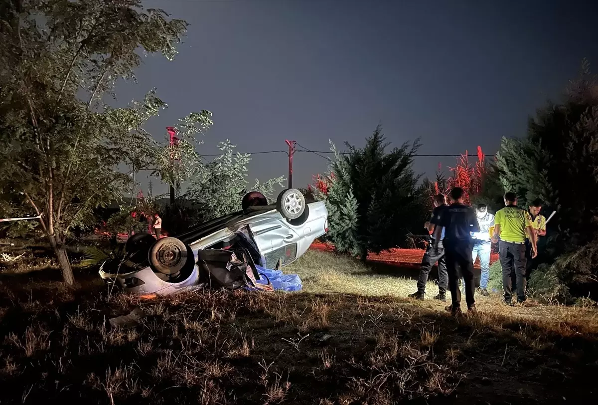 Antalya\'da Otomobil Refüje Çarptı: Sürücü Hayatını Kaybetti