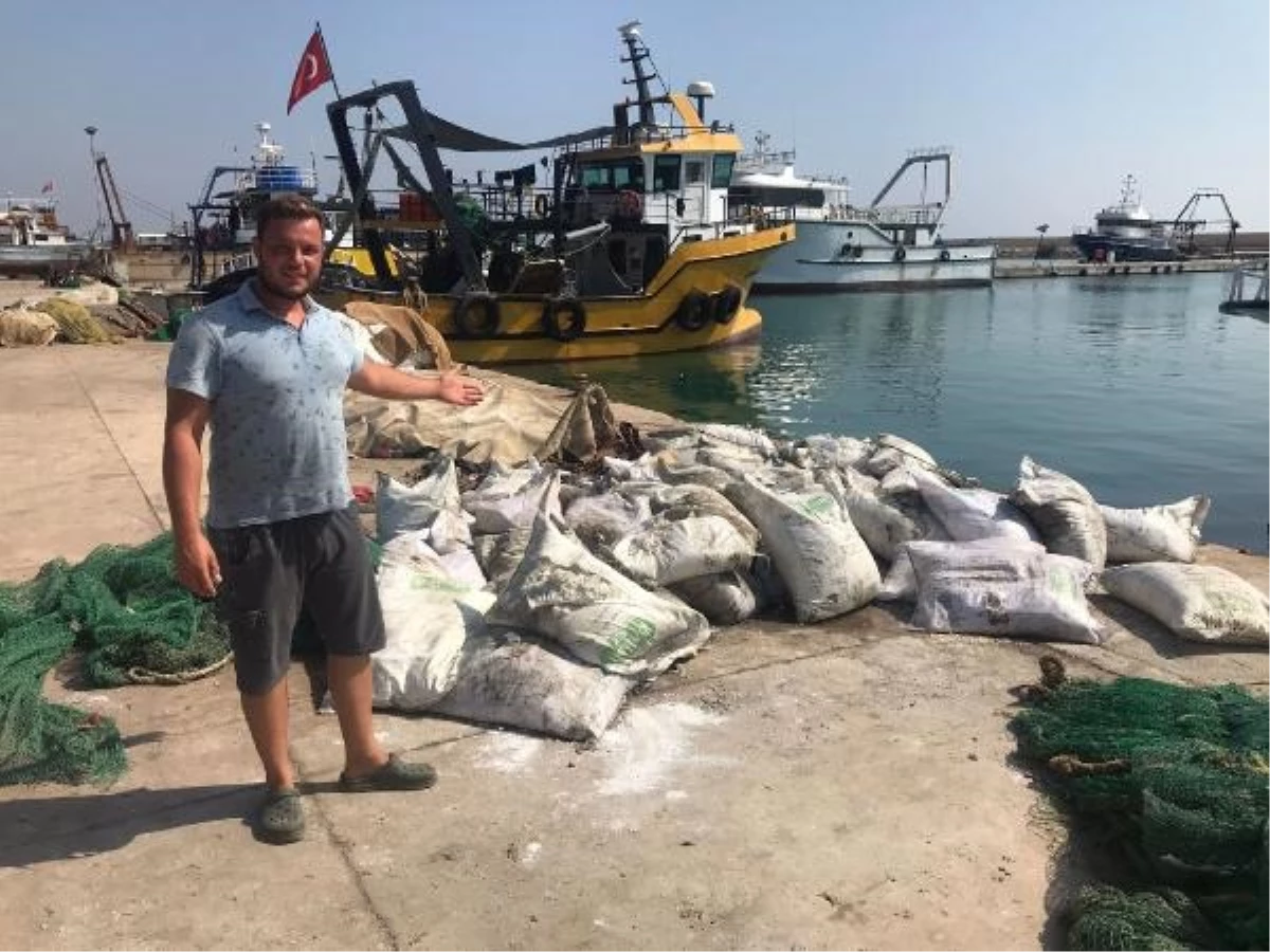 Balıkçıların ağına takılan çuvallardan 3 ton 250 kilo pirinç çıktı