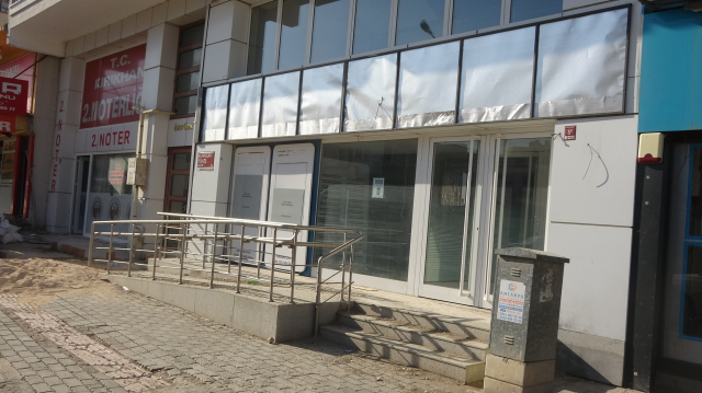 Bankada 130 milyon TL'lik deprem vurgunu iddiası Bankada 130 milyon TL'lik deprem vurgunu iddiası