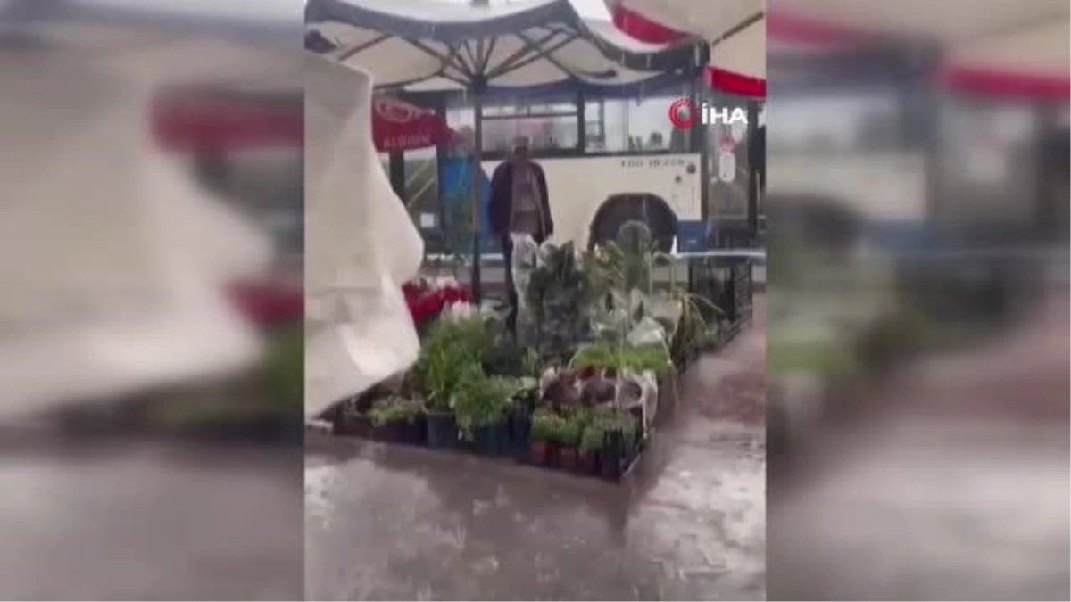 Başkent\'te sağanak yağış: Vatandaşlar hazırlıksız yakalandı, sürücüler zor anlar yaşadı
