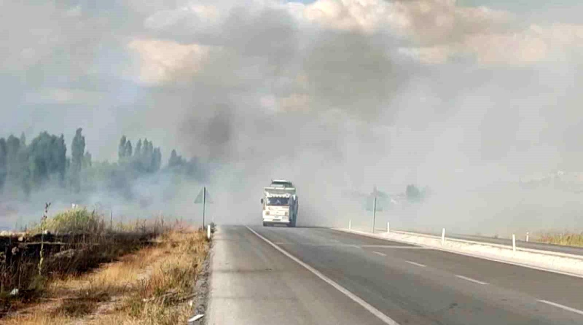 Beyşehir\'deki Anız Yangınları Trafik Kazalarına Davetiye Çıkarıyor