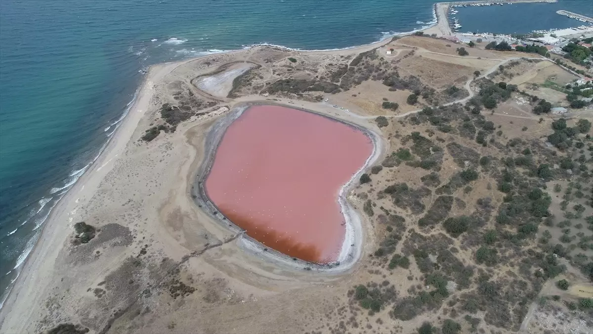 Bilim insanları Çanakkale\'deki "Kalpli Göl"de yeni tür mikroorganizmalar keşfetmeye çalışıyor