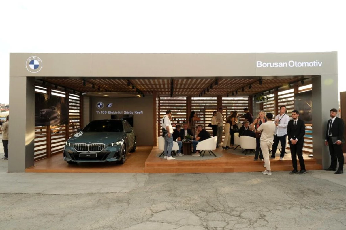 BMW i5 özel gösterimle Contemporary Istanbul\'da sergileniyor