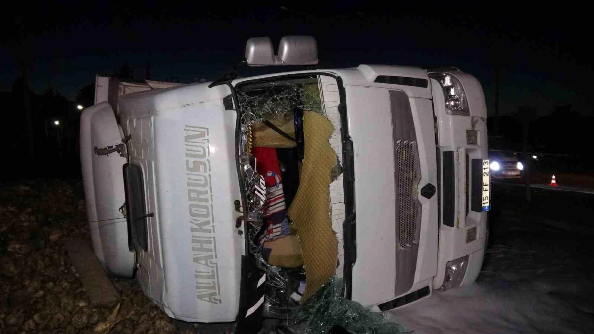 Burdur\'da Pancar Yüklü Tır Kaza Yaptı: Sürücü Hayatını Kaybetti