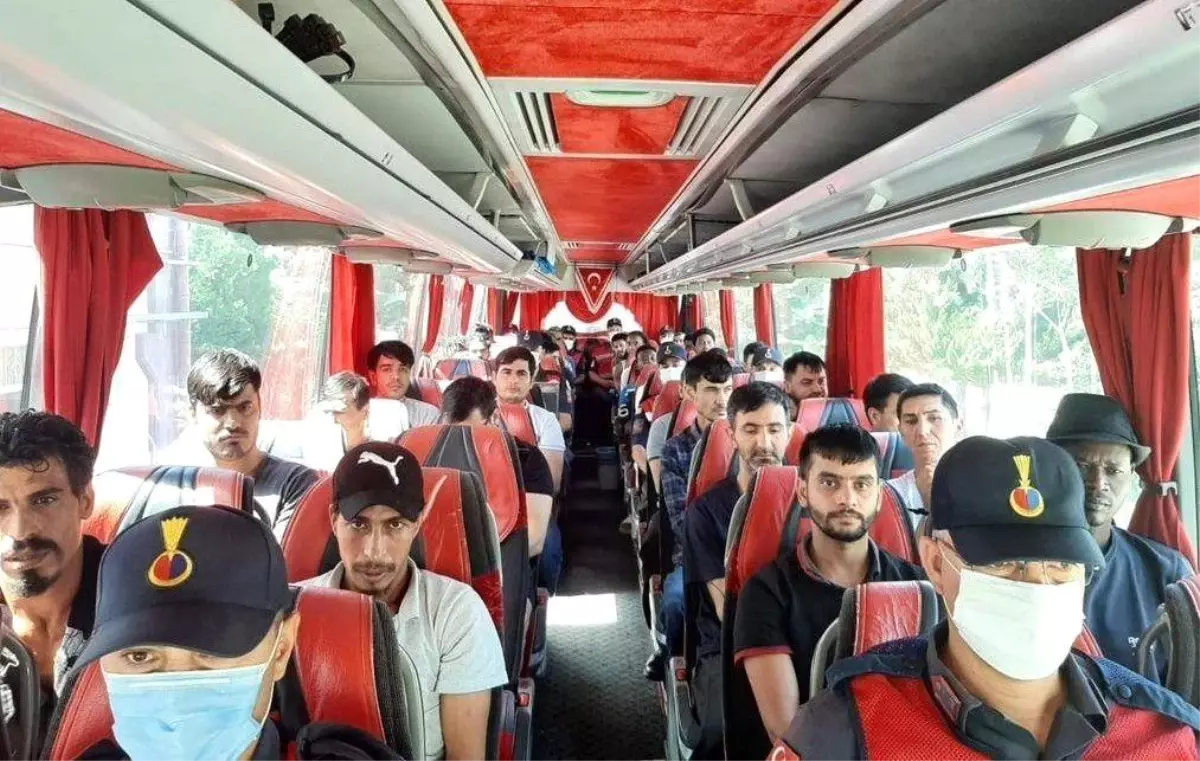 Burdur\'da 156 düzensiz göçmen yakalandı, 1 kişi tutuklandı