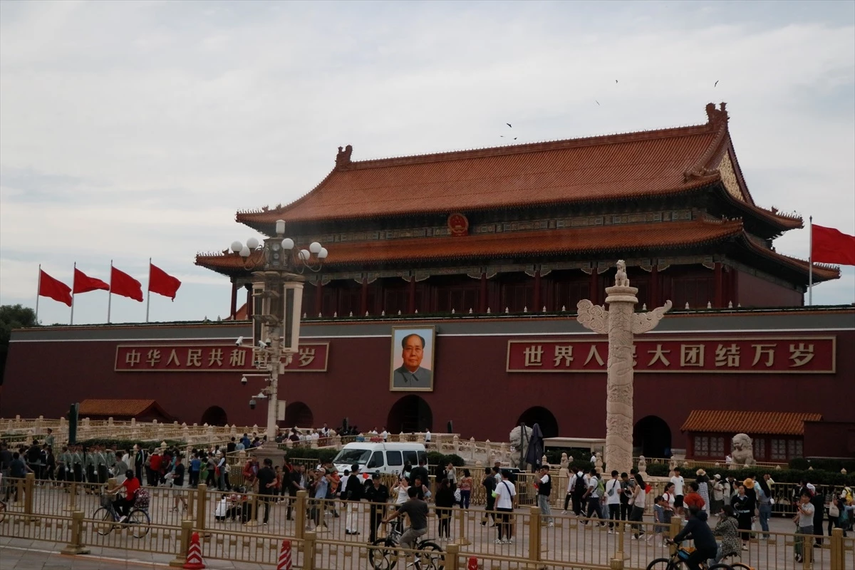 Çin Devlet Başkanı Şi Cinping, Ulusal Gün\'de Öz Güven Mesajı Verdi