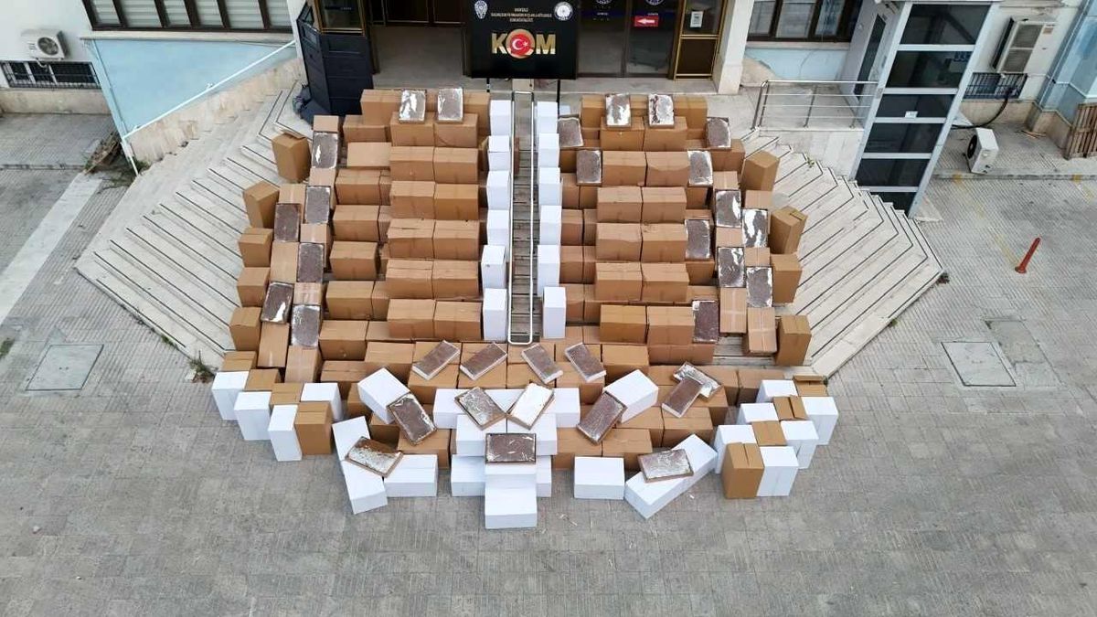 Denizli\'de 4 Milyon Adet Kaçak Sarma Sigara Ele Geçirildi