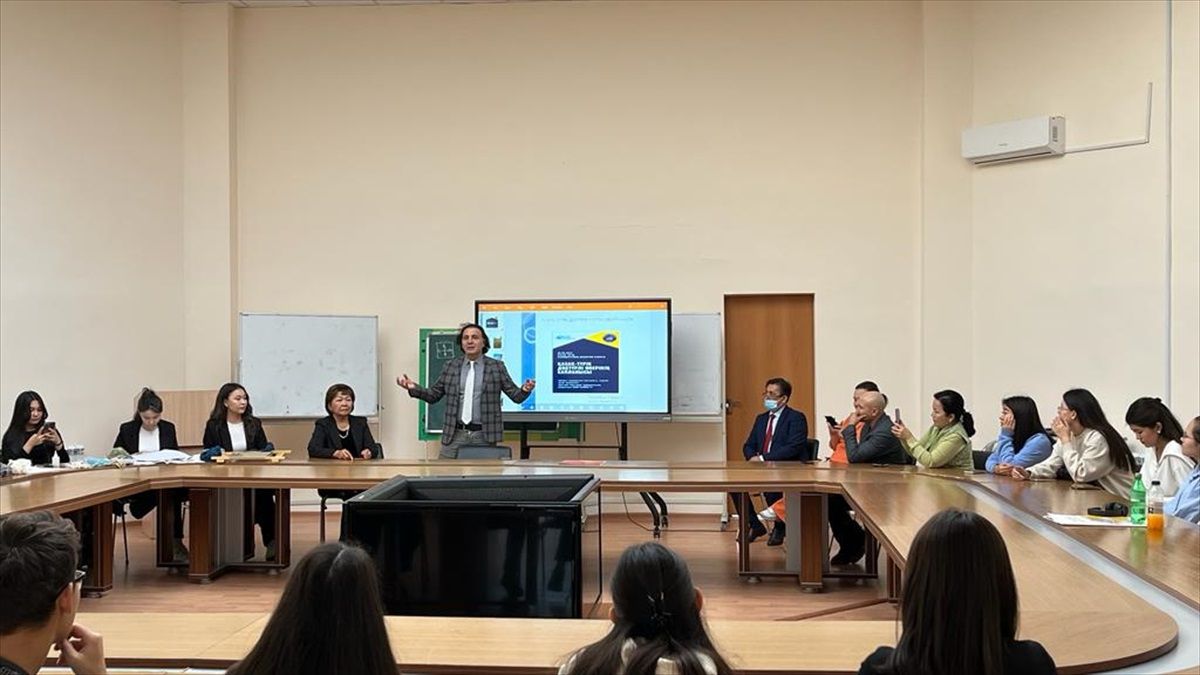 Akdeniz Üniversitesi Öğretim Üyesi Kazakistan\'da Eğitim Verdi
