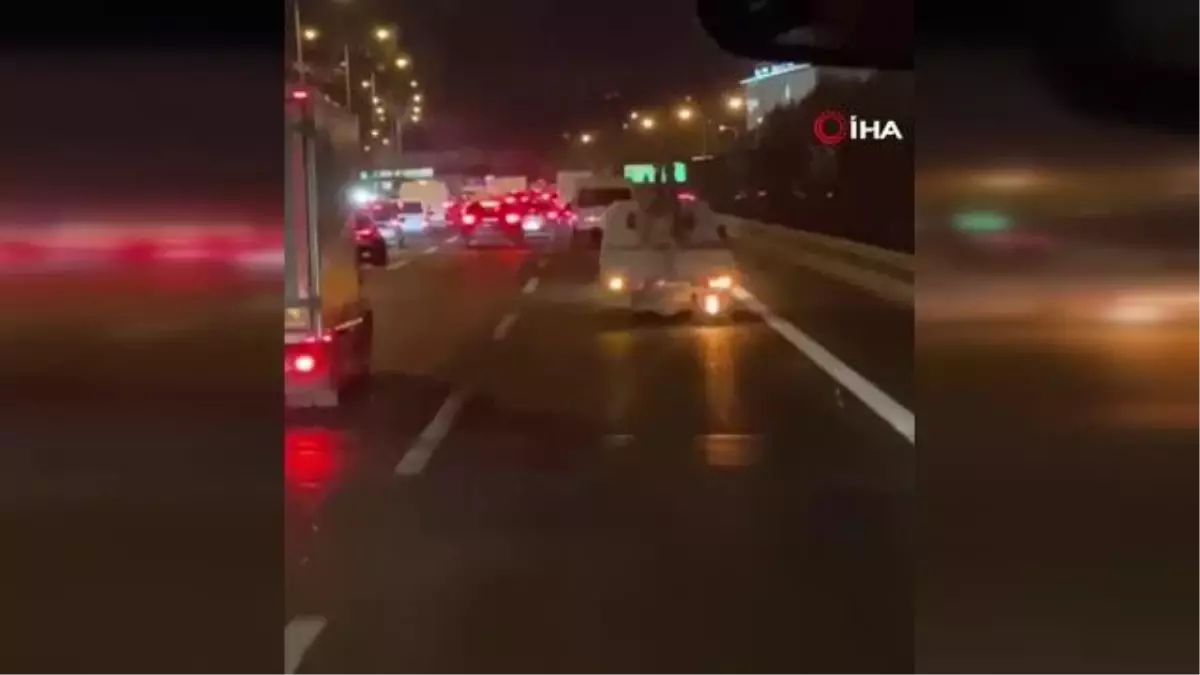 İstanbul\'da bir aracın egzozundan alevler yükseldi