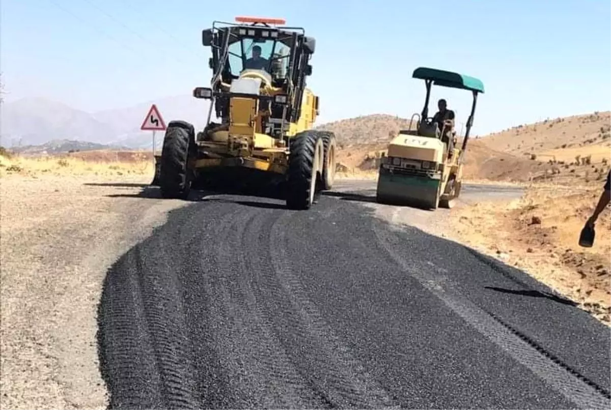 Adıyaman\'ın Gölbaşı ilçesinde köy yolları asfaltlanıyor