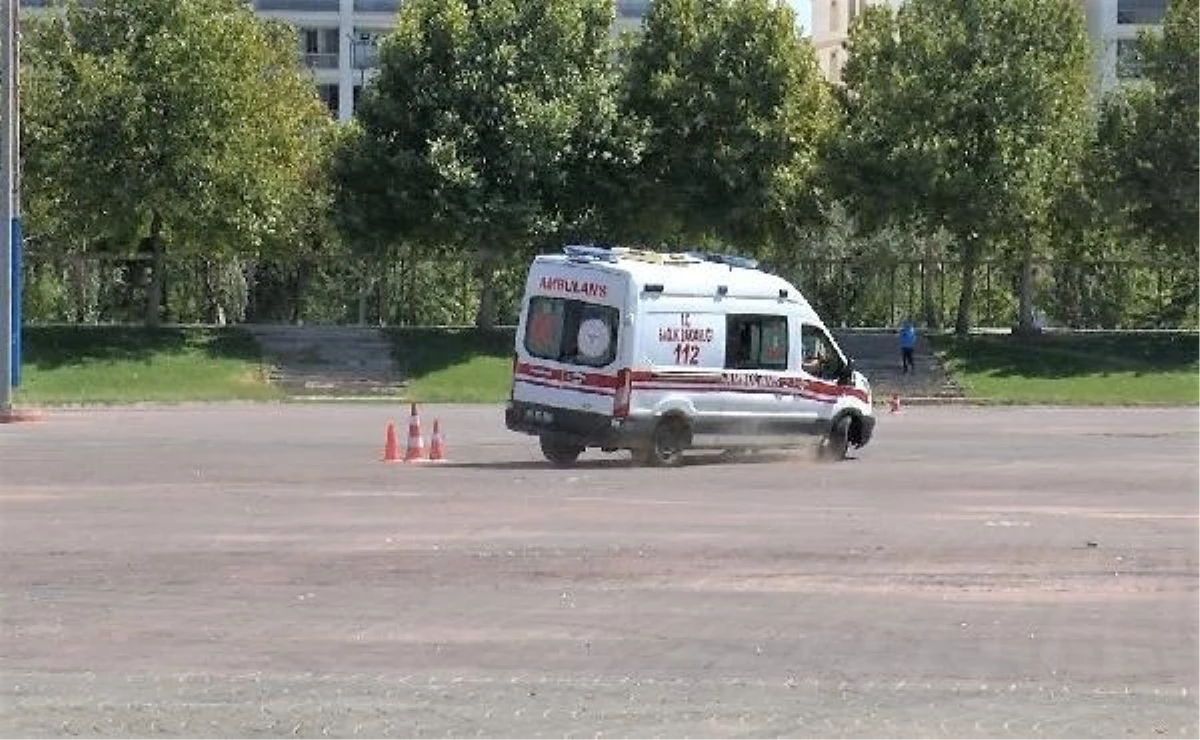 Ambulans Sürüş Güvenliği Eğitimi Verildi