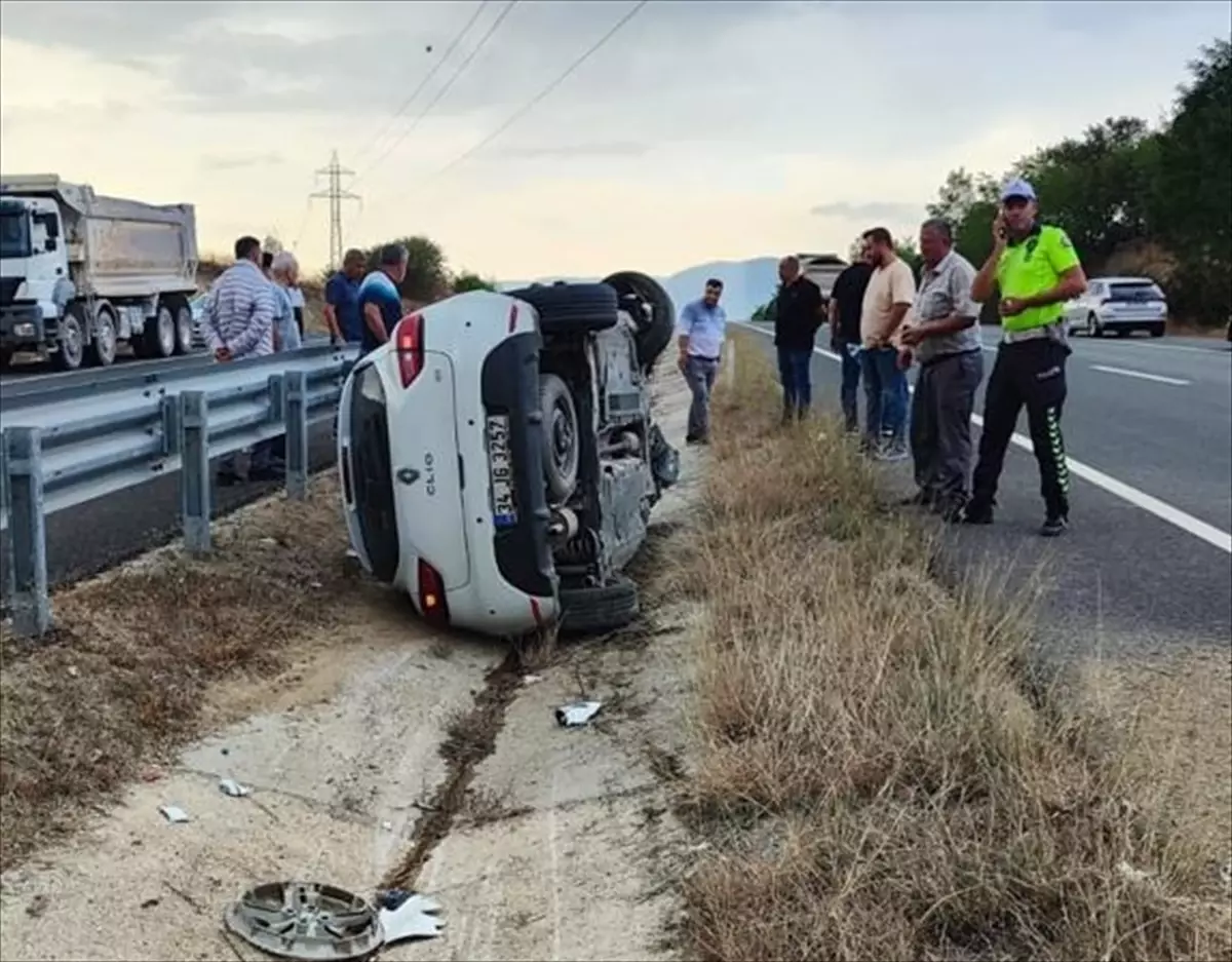 Safranbolu\'da su kanalına devrilen otomobilde 6 kişi yaralandı