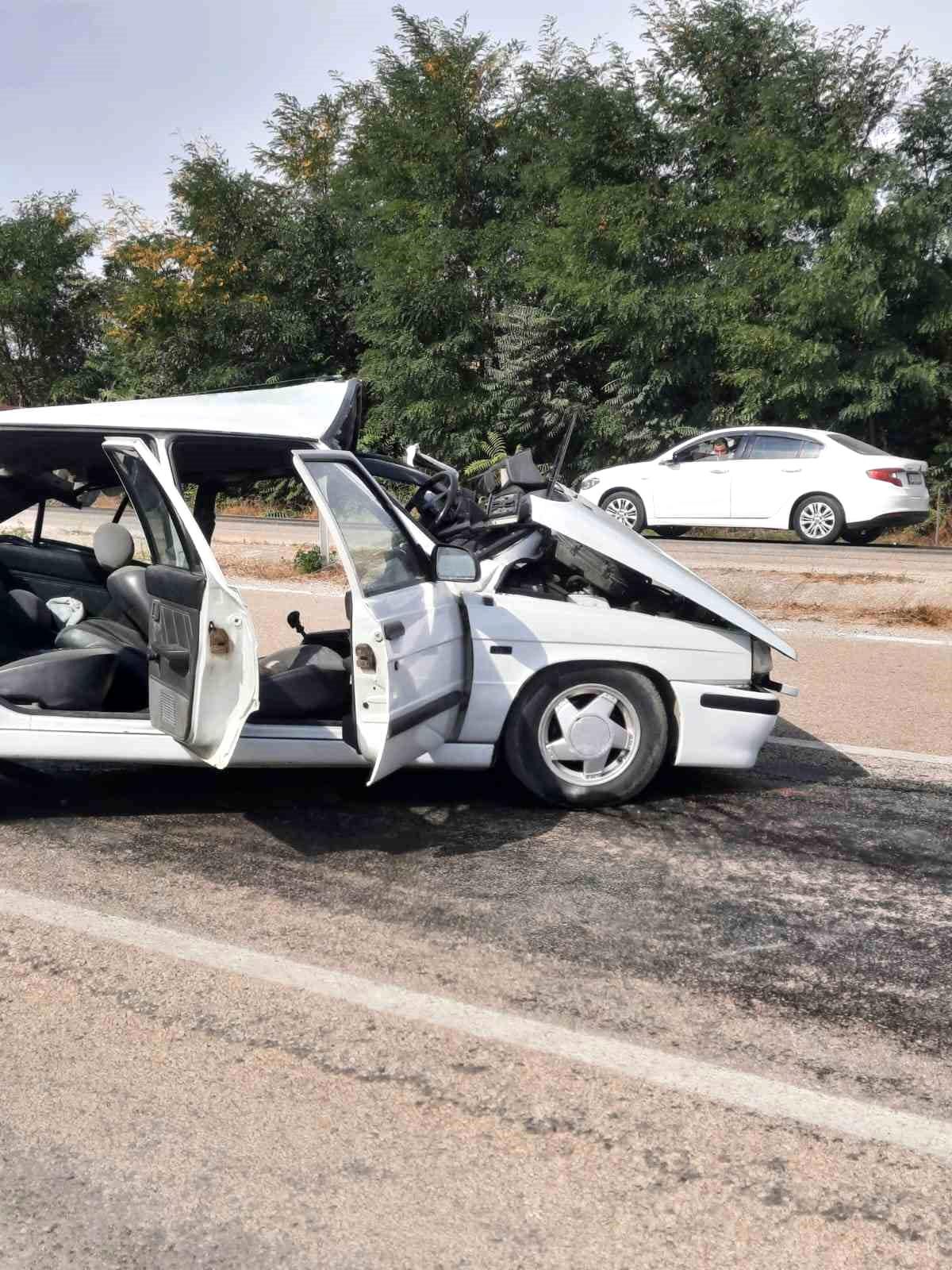 Kastamonu Taşköprü\'de Otomobil ile Minibüs Çarpıştı: 2 Yaralı