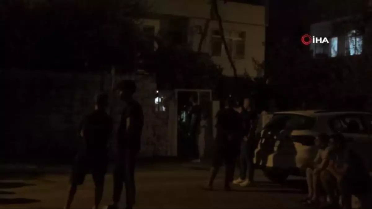 Mersin\'de bir kadın yatak odasında boğazından bıçaklanarak öldürüldü