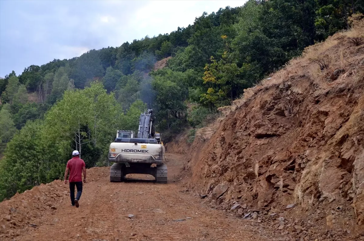 Muş\'ta terk edilen köylere yol yapım çalışmaları devam ediyor