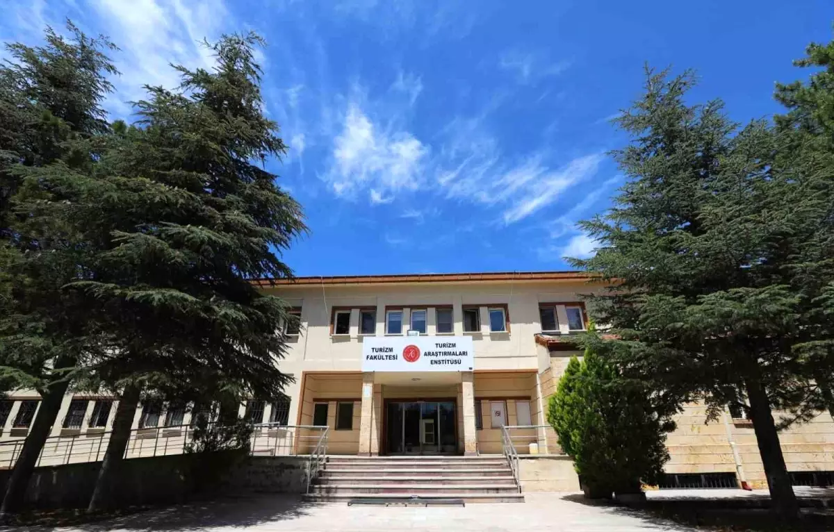 NEVÜ Turizm Fakültesi TYÇ Logosu Kullanmaya Hak Kazandı