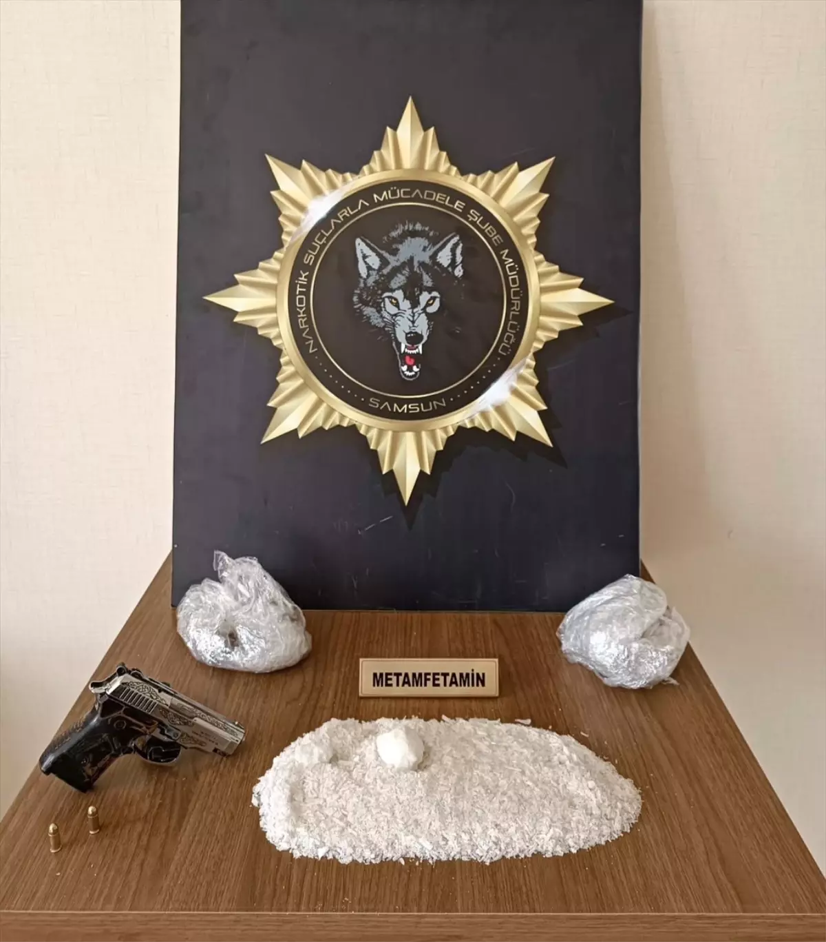 Samsun\'da Elektrikli Süpürgeye Gizlenmiş 1 Kilogram Sentetik Uyuşturucu Ele Geçirildi