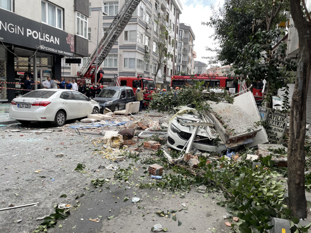 Son Dakika! İstanbul Şirinevler'de bir binada patlama meydana geldi: 1 ölü, 4 yaralı