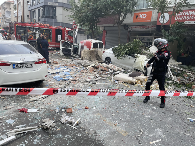 Son Dakika! İstanbul Şirinevler'de bir binada patlama meydana geldi: 1 ölü, 4 yaralı