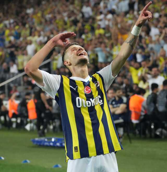 Son Dakika: Kanarya ilk yarıda fişi çekti! Süper Lig'in 3. hafta erteleme maçında Fenerbahçe, RAMS Başakşehir'i 4-0 mağlup etti Son Dakika: Kanarya ilk yarıda fişi çekti! Süper Lig'in 3. hafta erteleme maçında Fenerbahçe, RAMS Başakşehir'i 4-0 mağlup etti