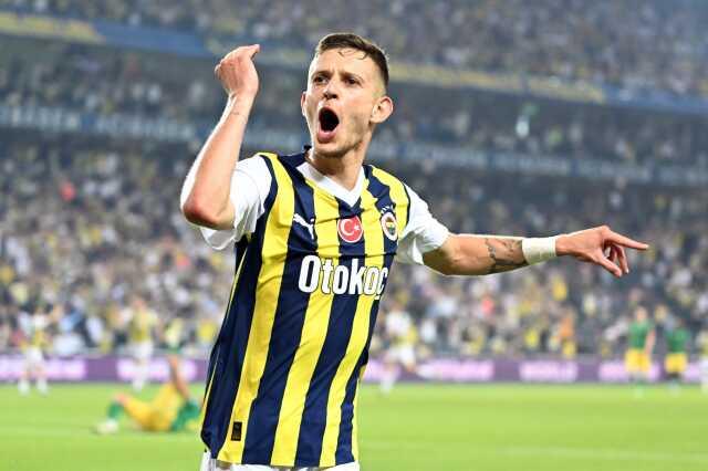 Son Dakika: Kanarya ilk yarıda fişi çekti! Süper Lig'in 3. hafta erteleme maçında Fenerbahçe, RAMS Başakşehir'i 4-0 mağlup etti Son Dakika: Kanarya ilk yarıda fişi çekti! Süper Lig'in 3. hafta erteleme maçında Fenerbahçe, RAMS Başakşehir'i 4-0 mağlup etti