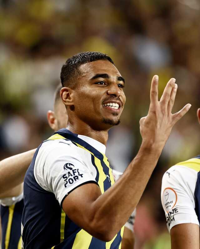 Son Dakika: Kanarya ilk yarıda fişi çekti! Süper Lig'in 3. hafta erteleme maçında Fenerbahçe, RAMS Başakşehir'i 4-0 mağlup etti Son Dakika: Kanarya ilk yarıda fişi çekti! Süper Lig'in 3. hafta erteleme maçında Fenerbahçe, RAMS Başakşehir'i 4-0 mağlup etti