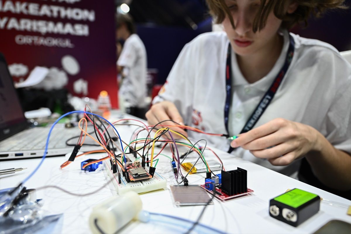 TEKNOFEST İzmir\'de Deneyap Makeathon başladı