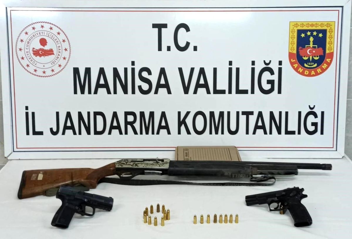 Turgutlu\'da Silah Ticareti Yapan Şahıslar Gözaltına Alındı