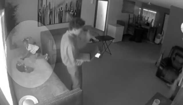 Üç yaşındaki kız çocuğu kanepe üzerine bırakılan tabanca ile kendini vurdu