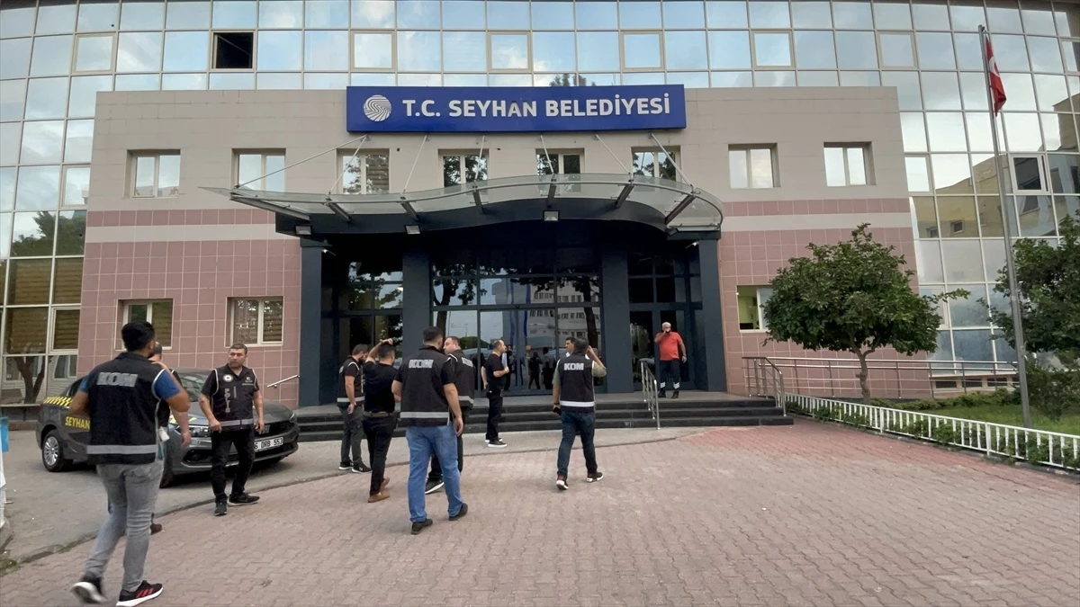 Adana\'da Seyhan ve Çukurova Belediyelerine Operasyon