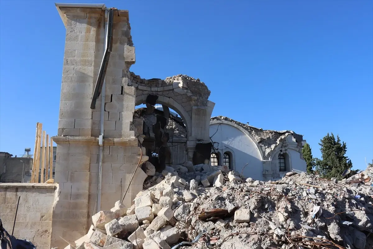 Adıyaman\'da yıkılan tarihi Ulu Cami\'de restorasyon çalışmaları başladı