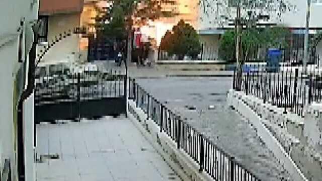 Ankara'da 1 kişinin hayatını kaybettiği doğal gaz patlaması kamerada Ankara'da 1 kişinin hayatını kaybettiği doğal gaz patlaması kamerada