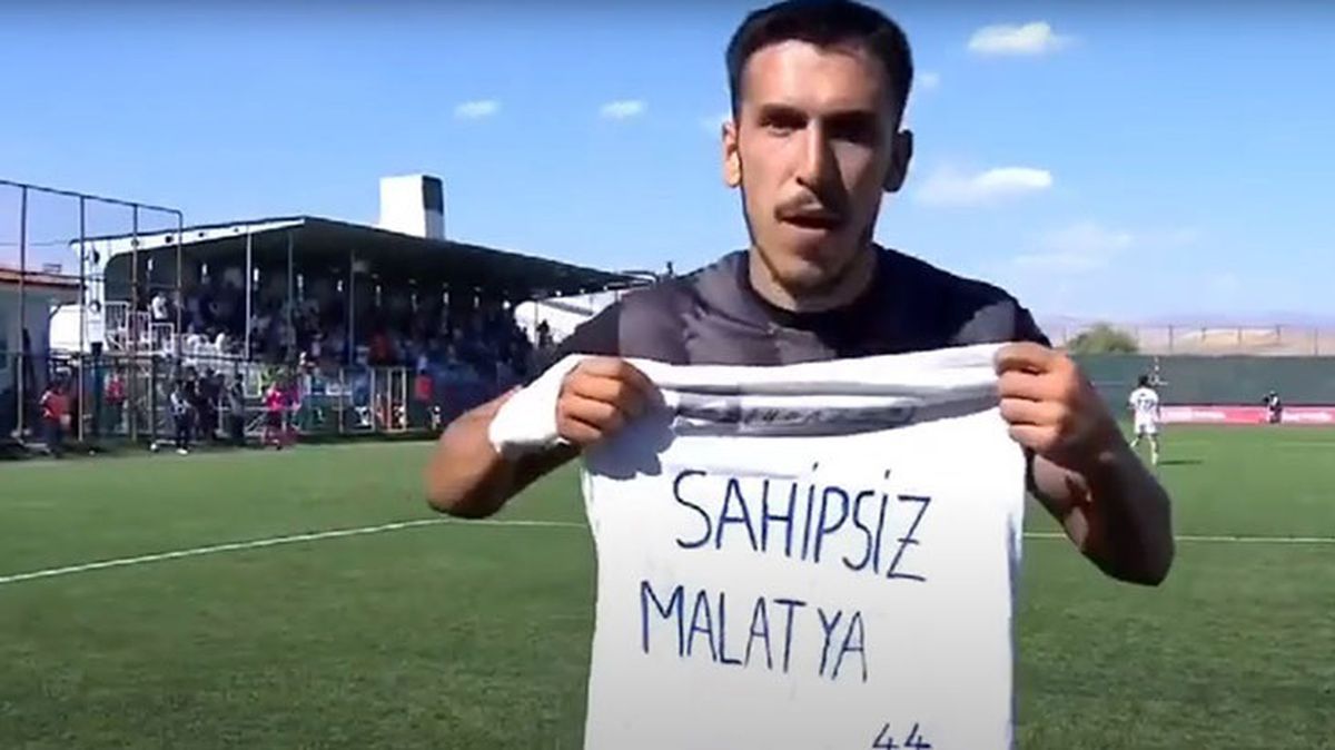 Arguvansporlu futbolcunun "Sahipsiz Malatya" tişörtlü gol sevinci büyük ses getirdi