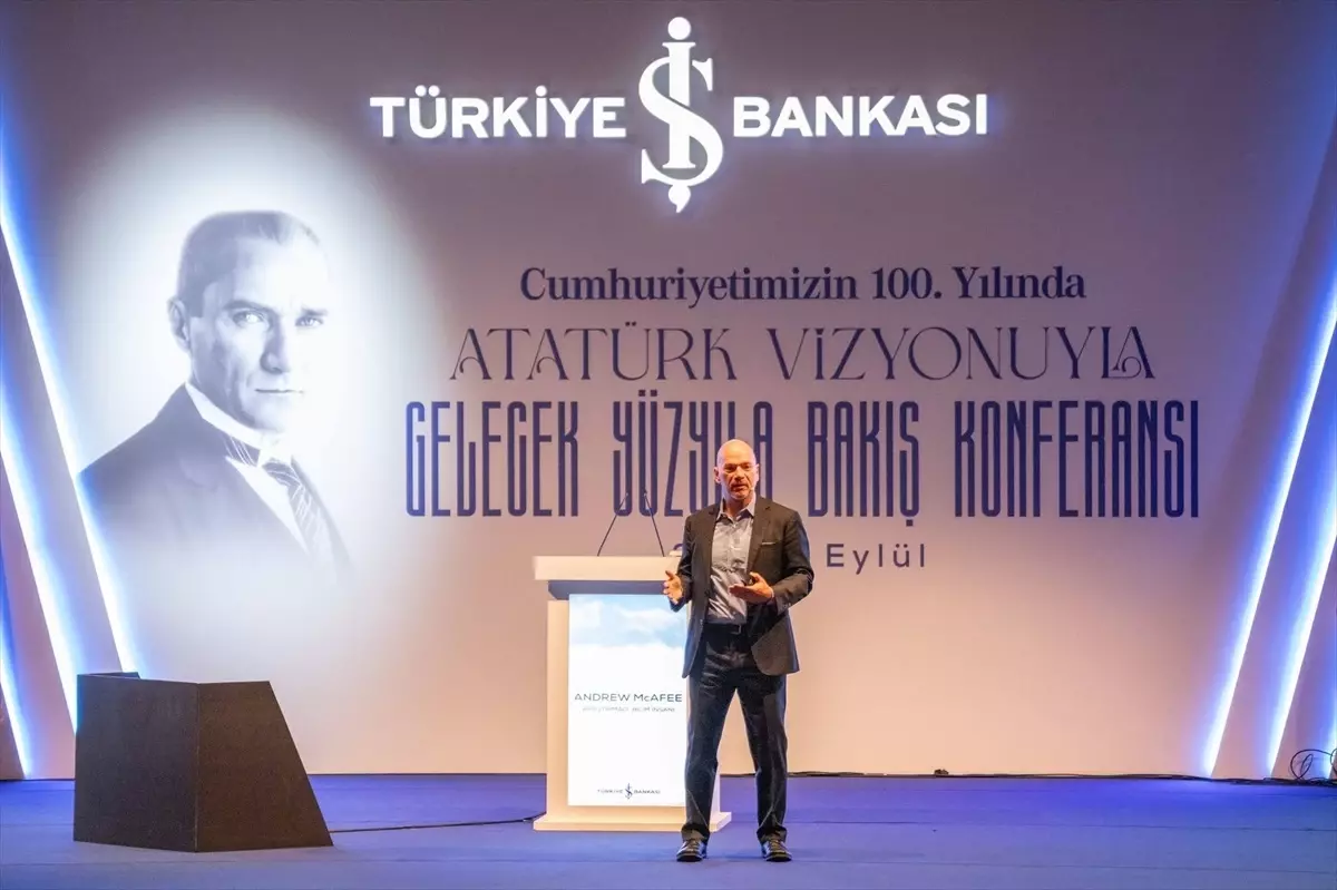 "Atatürk Vizyonuyla Gelecek Yüzyıla Bakış Konferansı" sona eriyor