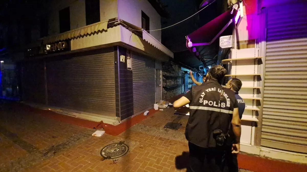 Kuşadası'nda çıkan kavgada 2 kişi yaralandı