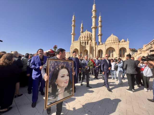 Azerbaycan Milletvekili Ganire Paşayeva'nın cenazesi toprağa verildi