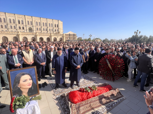 Azerbaycan Milletvekili Ganire Paşayeva'nın cenazesi toprağa verildi