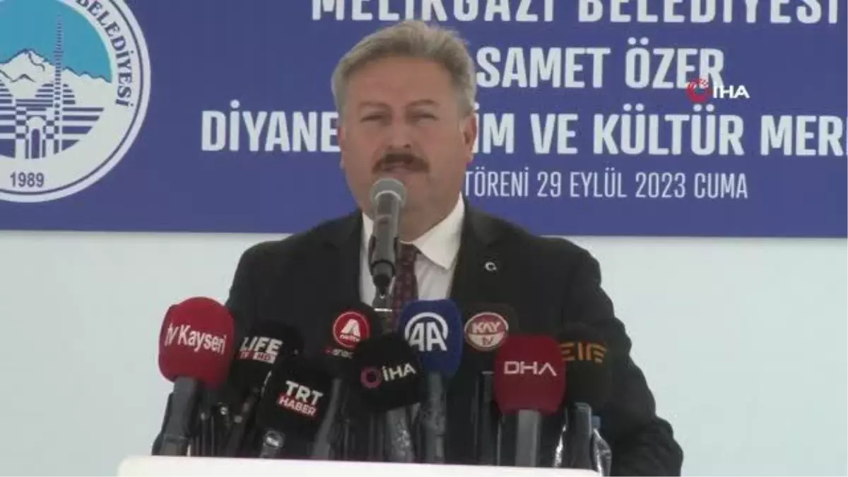 Bakan Özhaseki: 1 milyon 900 bin vatandaşımız evlerinin dışında