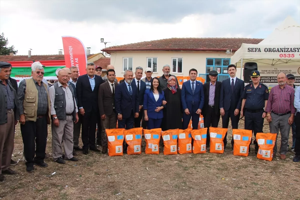 Bilecik\'te Kanola Tohumu Dağıtımı Gerçekleştirildi