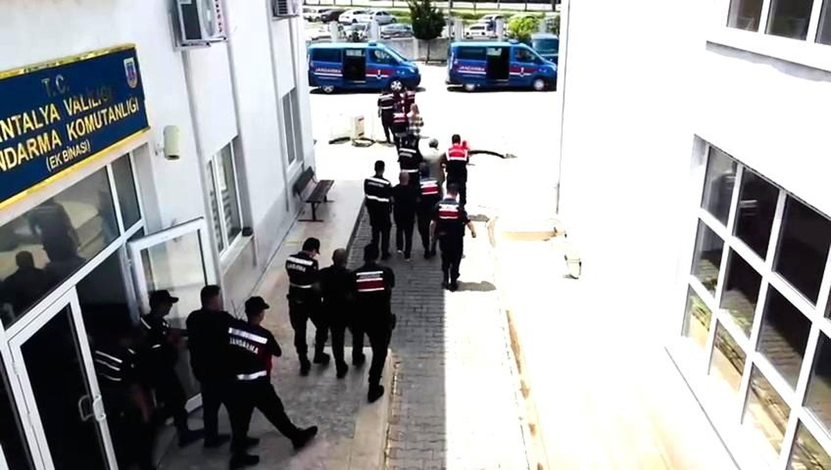 FETÖ üyelerine yardım eden 52 kişi yakalandı