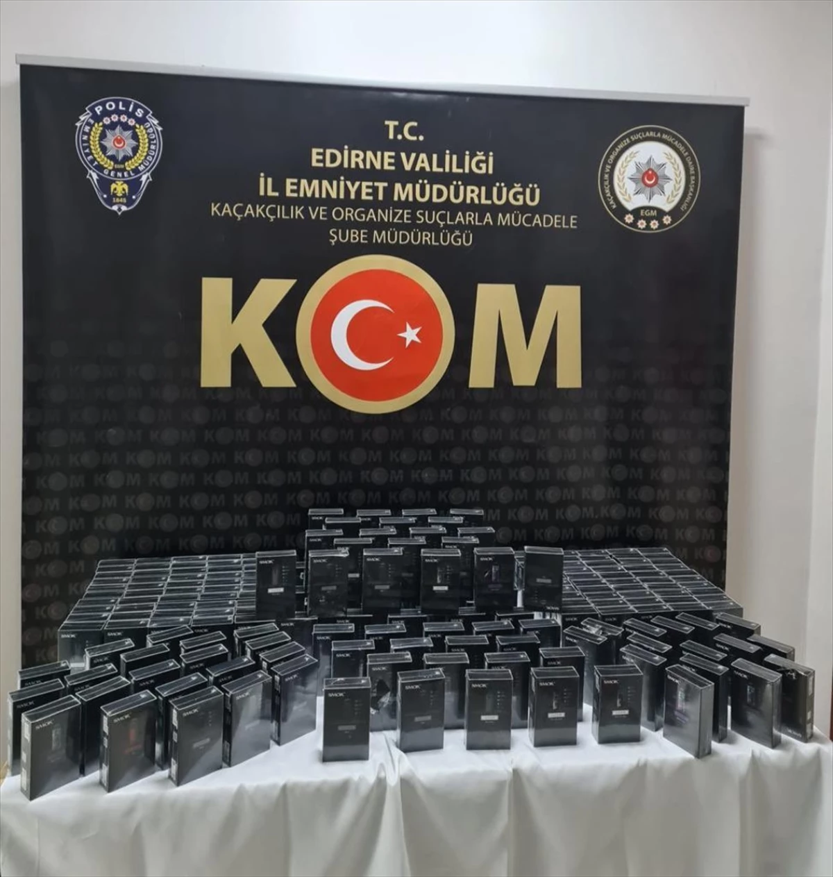 Edirne\'de Kamyon İçerisinde 200 Elektronik Sigara Kitine El Konuldu