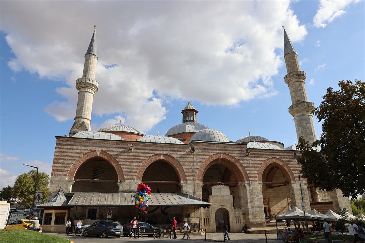 Edirne\'de Eski Cami Minaresinde Paratoner Borusu Çalındı