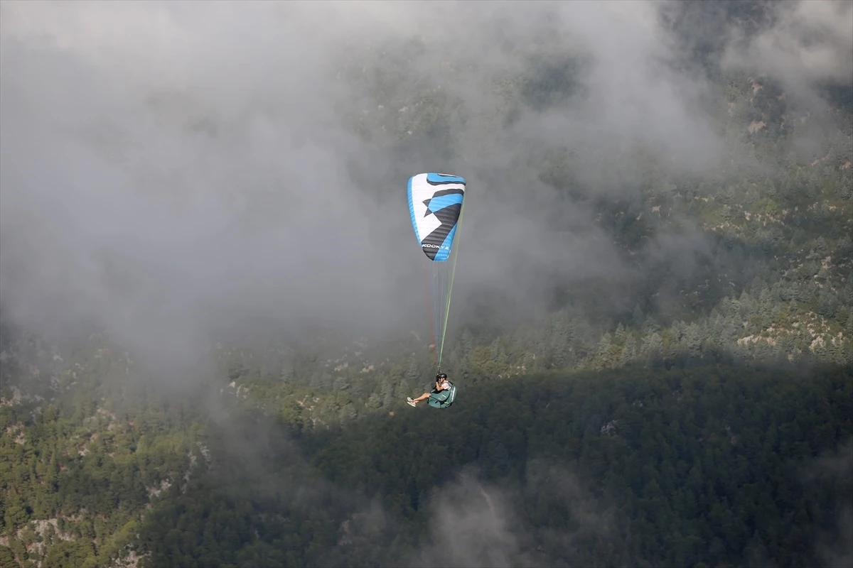 Fethiye\'de Yamaç Paraşütü Dünya Akro Kupası Süper Finali Tamamlandı