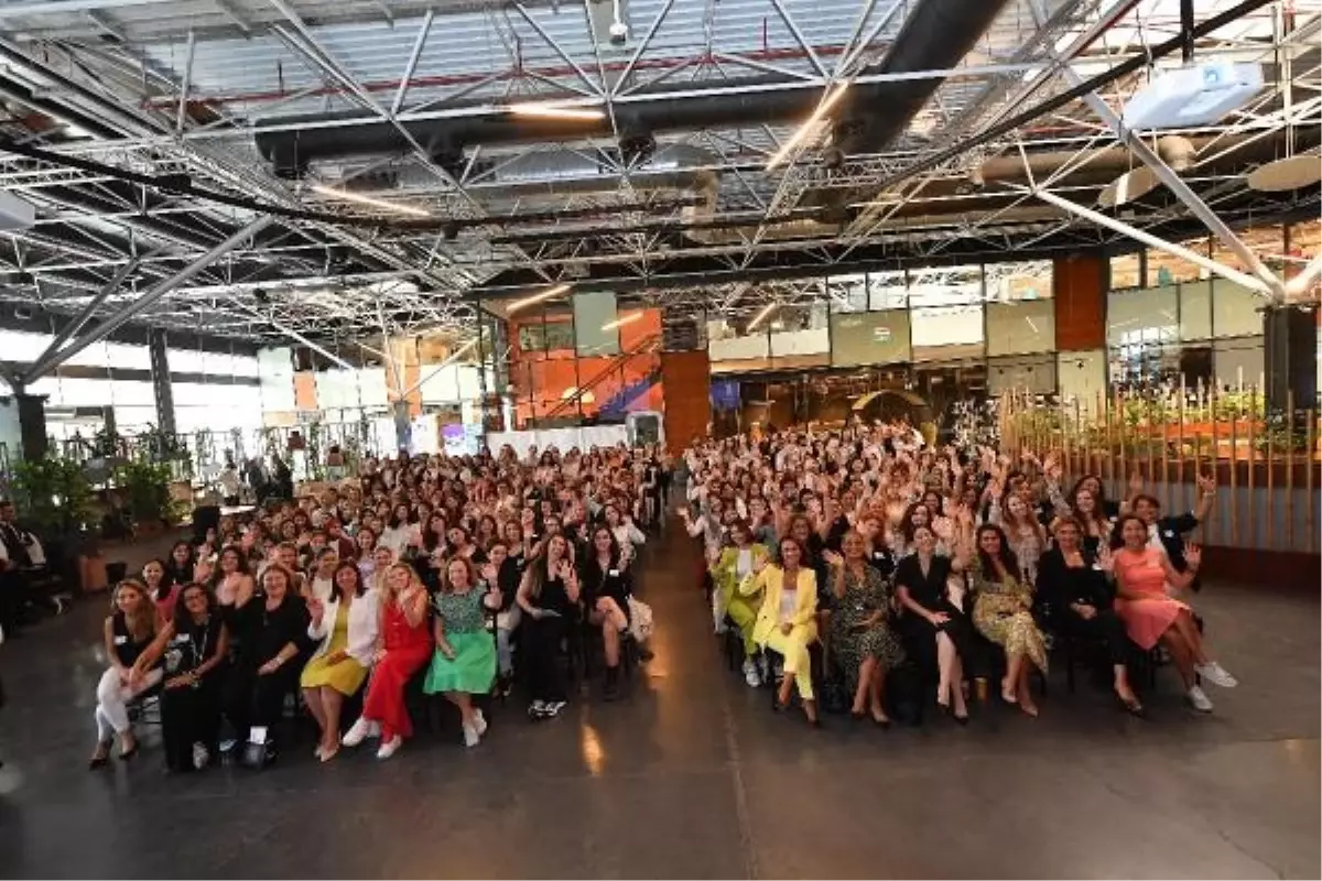 Geleceğin Kadın Liderleri programının 13\'üncü dönem mezuniyeti gerçekleşti