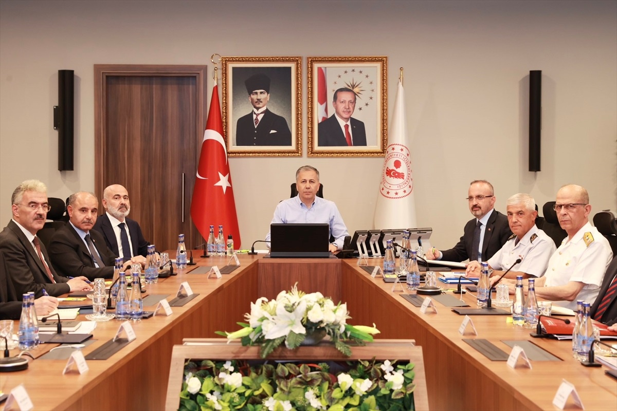 İçişleri Bakanı Ali Yerlikaya Başkanlığında Güvenlik, İstihbarat ve Koordinasyon Toplantısı Yapıldı
