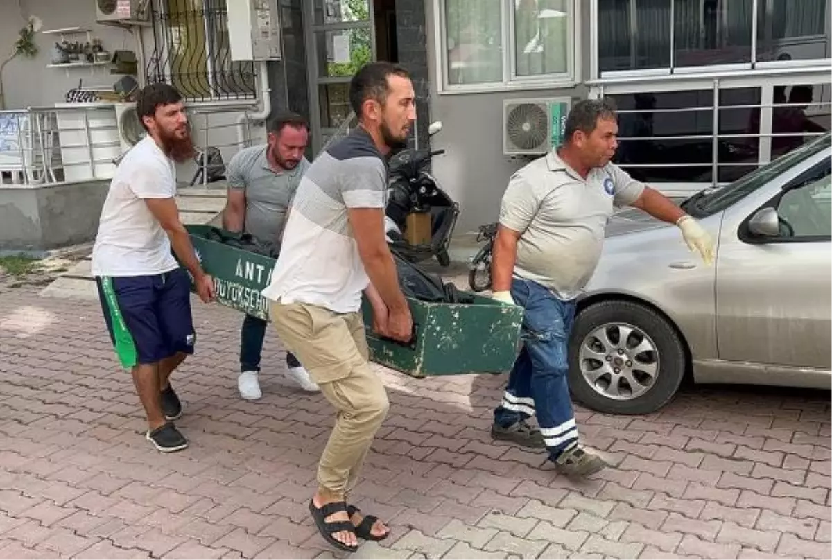 Antalya\'da 9 aylık hamile kadın evinde ölü bulundu