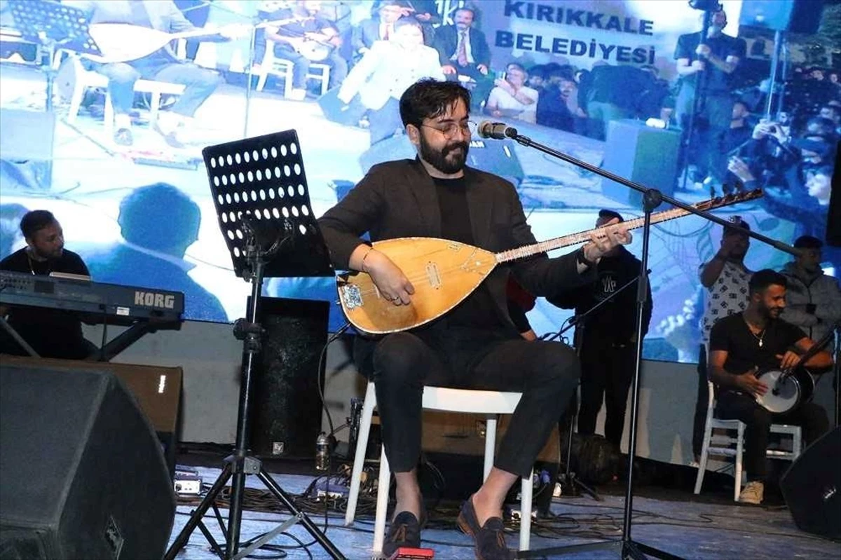 Kırıkkale Belediyesi ve Sanatçılar Derneği tarafından düzenlenen Bozlak Gecesi